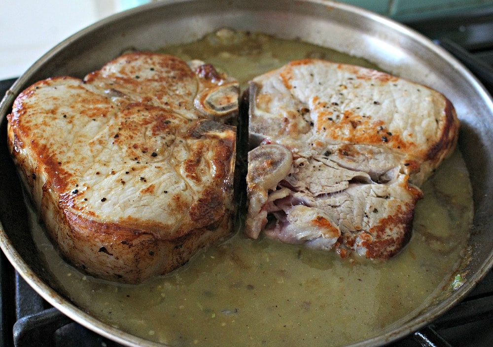 Salsa Verde Pork Chops
 Chuletas de Puerco en Salsa Verde Mamá Maggie s Kitchen