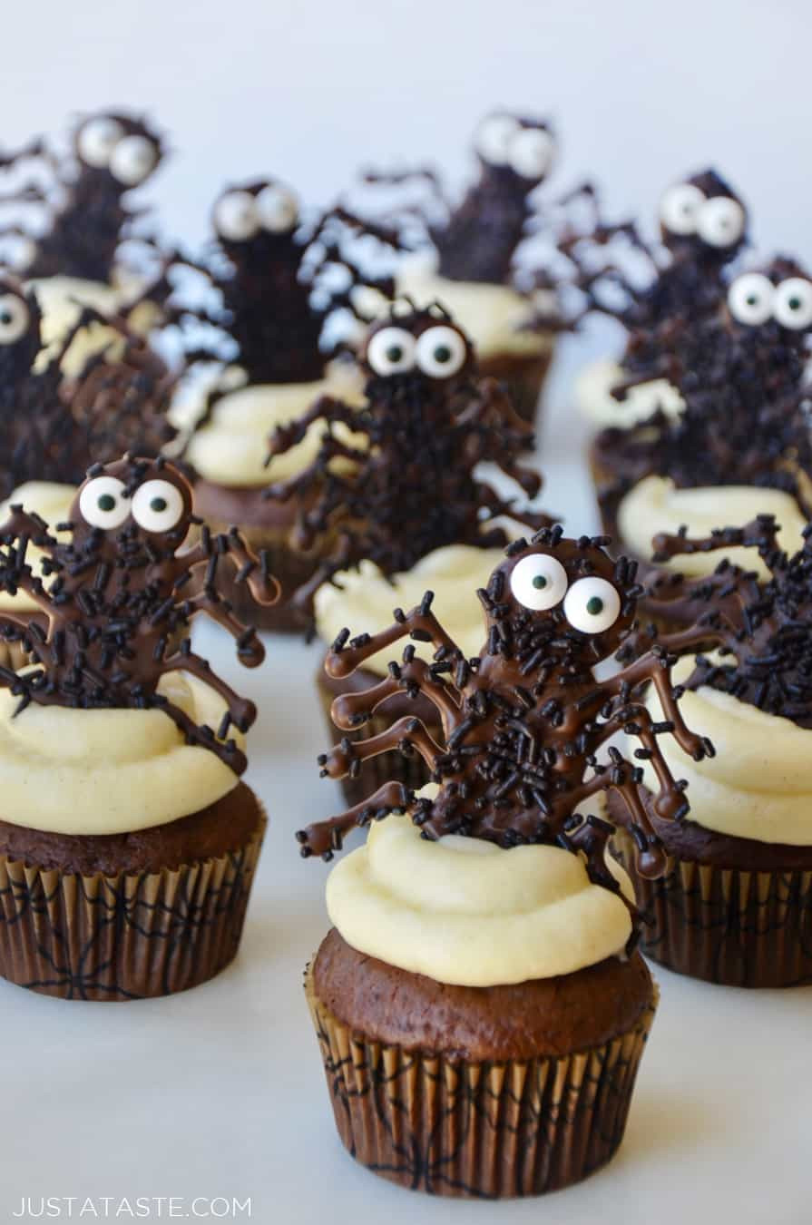 Scary Halloween Cupcakes
 Easy Halloween Cupcakes with Chocolate Spiders