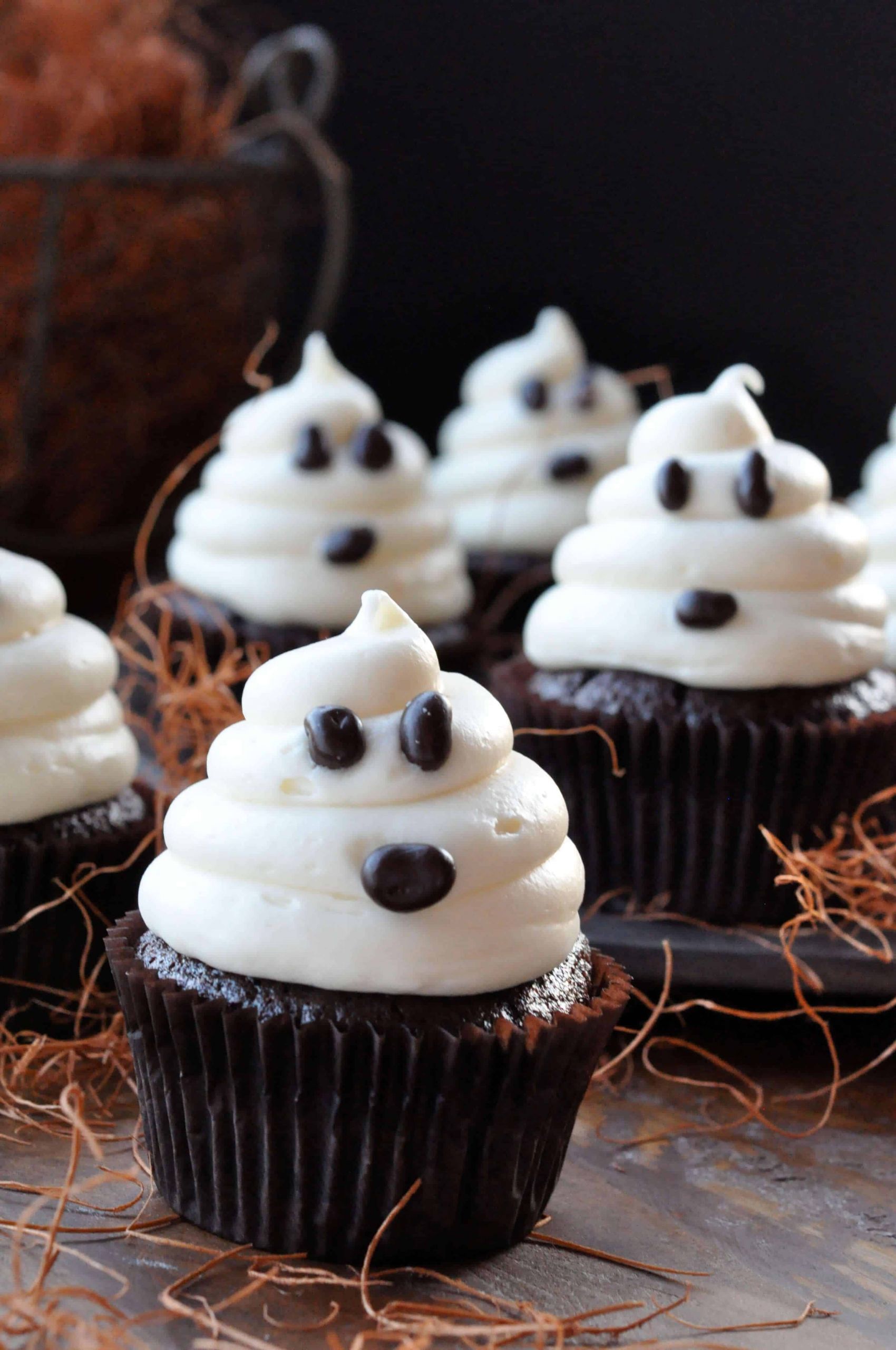 Scary Halloween Cupcakes
 10 Scary Easy Halloween Cupcake Ideas Savvy Honey