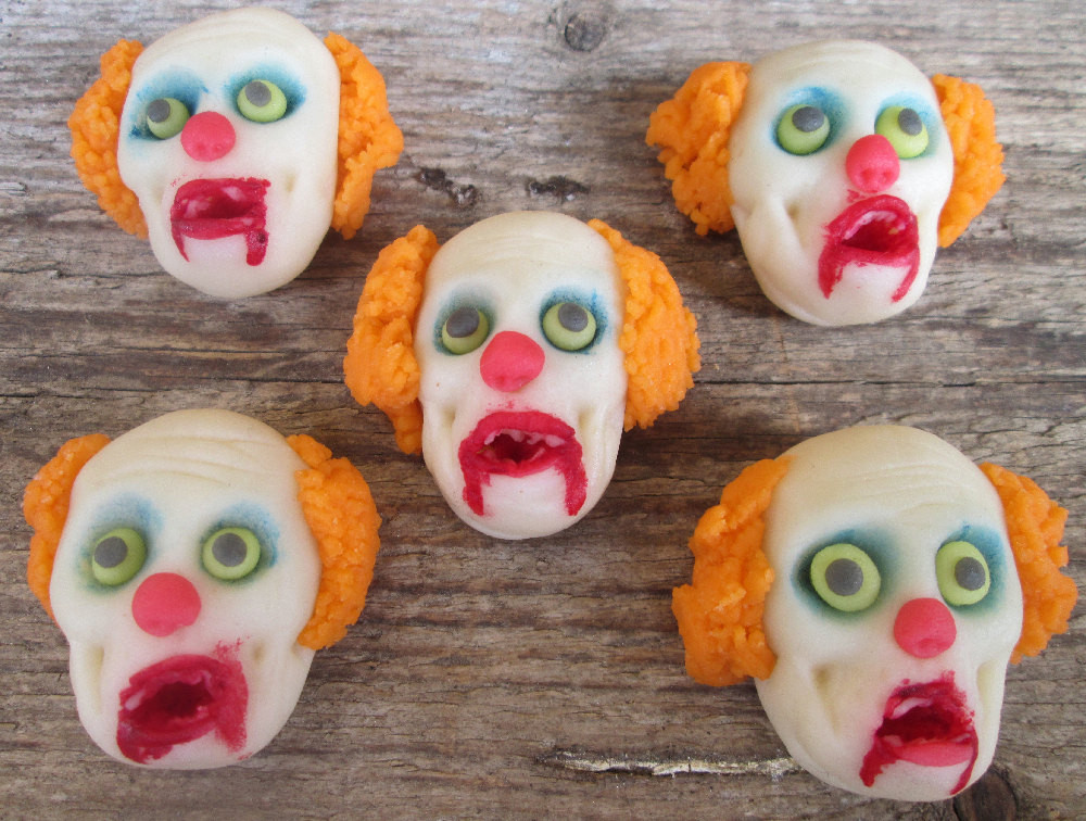 Scary Halloween Cupcakes
 Marzipan Scary Clown 5 Halloween cupcake decorations