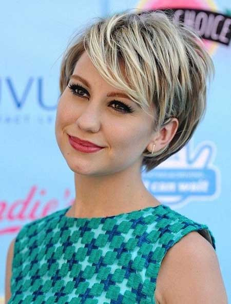 Short Hairstyles For Thick Hair Round Face
 30 Best Short Hairstyles for Round Faces