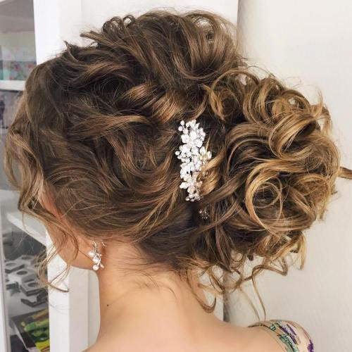 Side Curls Hairstyles For Wedding
 20 Soft and Sweet Wedding Hairstyles for Curly Hair 2019