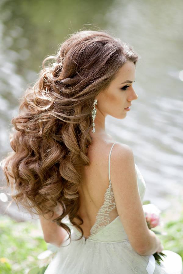 Side Curls Hairstyles For Wedding
 Wedding Hairstyles for a Gorgeous Wavy Look MODwedding