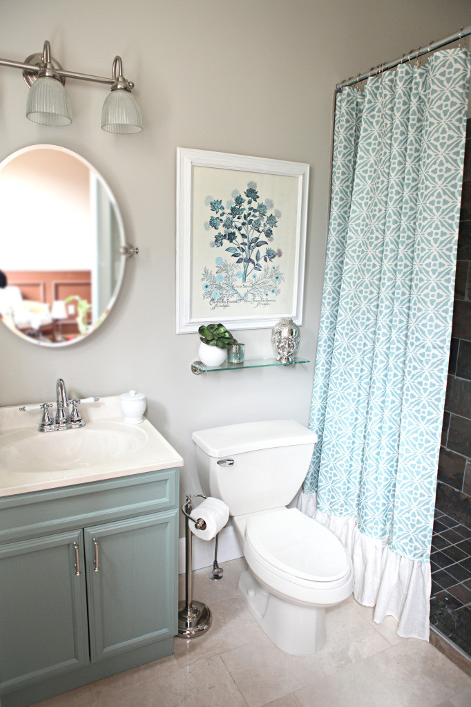 Small Bathroom Makeover
 Room Decorating Before and After Makeovers