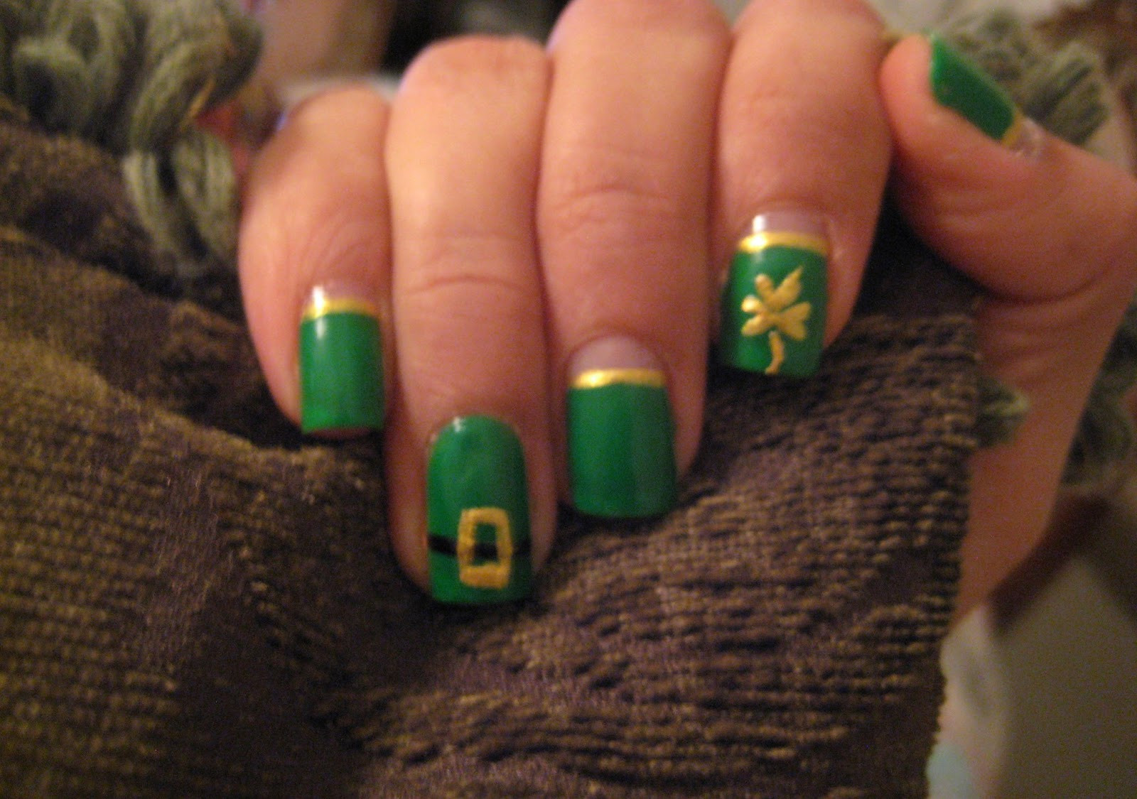 St Patrick's Day Nail Art
 5 Finger Discount Cute Holiday Nail Art on a bud easy
