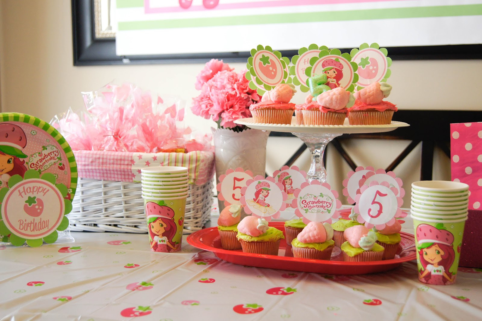 Strawberry Shortcake Birthday Party
 K I S S Keep It Simple Sister the secret to a simple