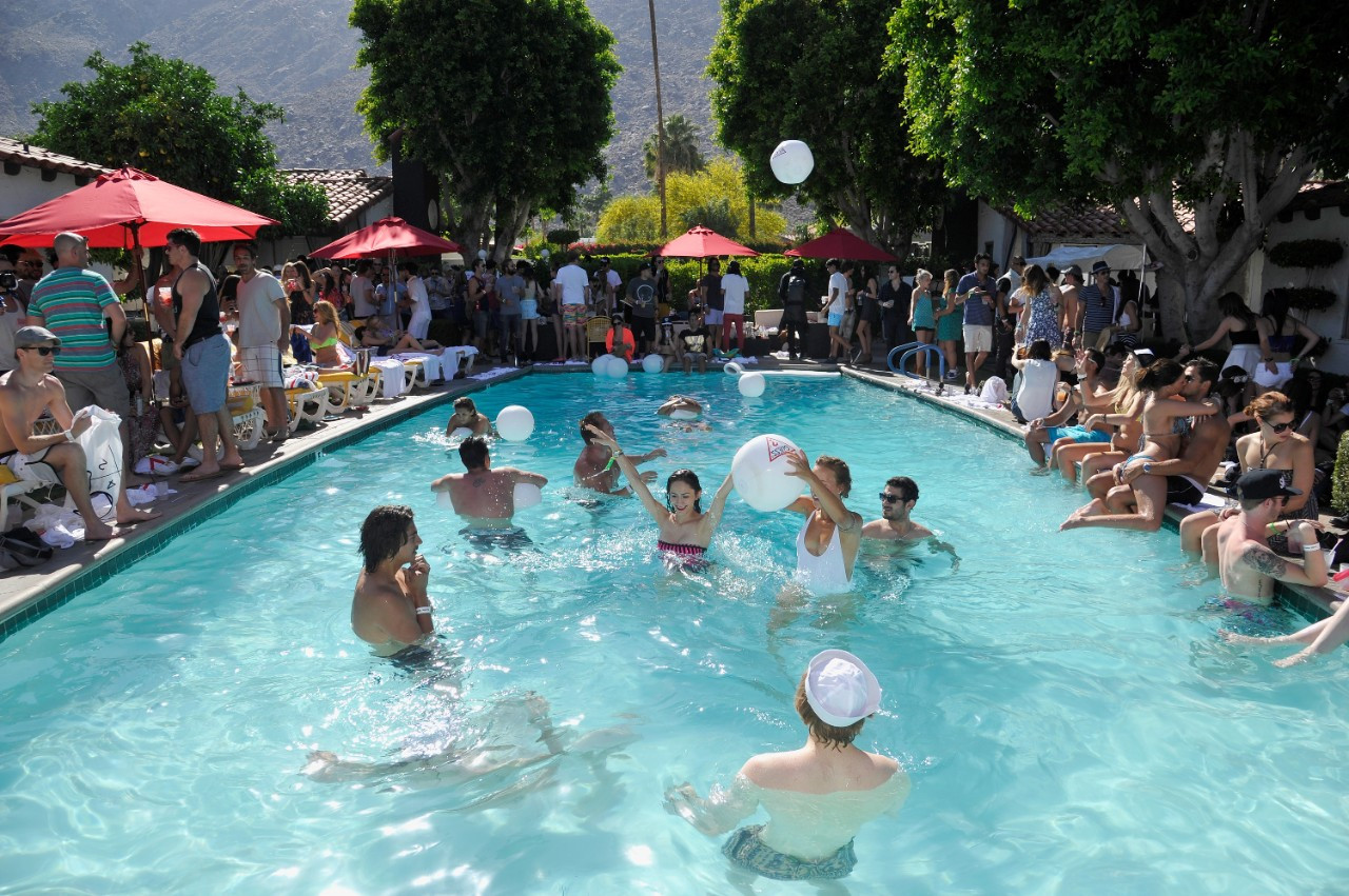 Swimming Pools Party Ideas
 7 Fun Activities to do In mercial Screen Pool