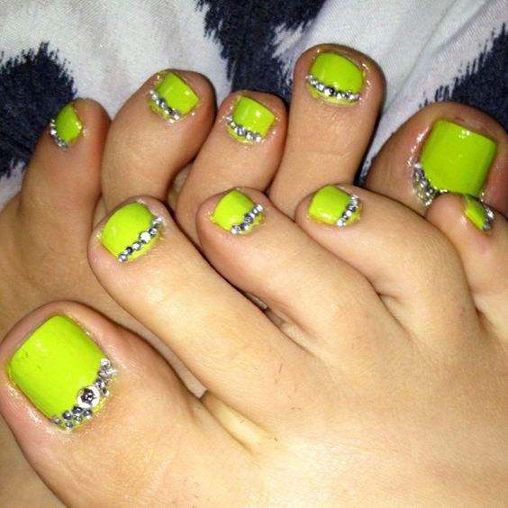 Toe Nail Designs Do It Yourself
 Do it yourself Neon green toe s with rhinestone bling
