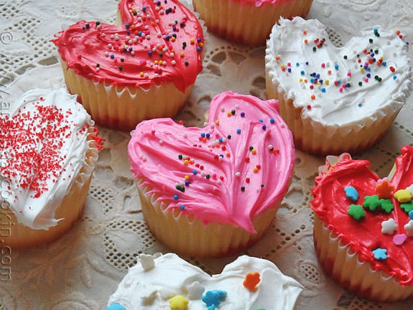 Valentines Day Cupcakes Recipes
 Valentine Cupcakes Frosted Hearts for Valentine s Day
