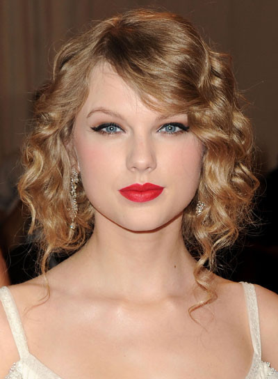 Wavy Updo Hairstyle
 Taylor Swift Romantic Wavy Updo Hairstyles for Wedding