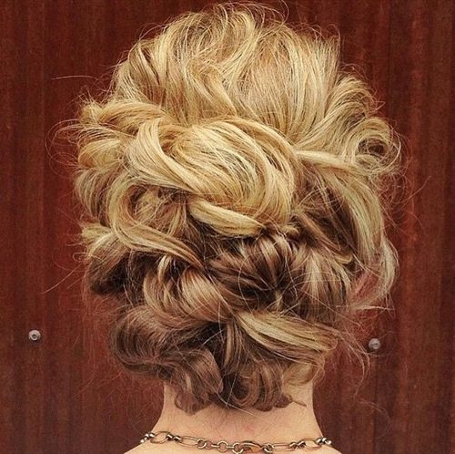 Wavy Updo Hairstyle
 40 Creative Updos for Curly Hair