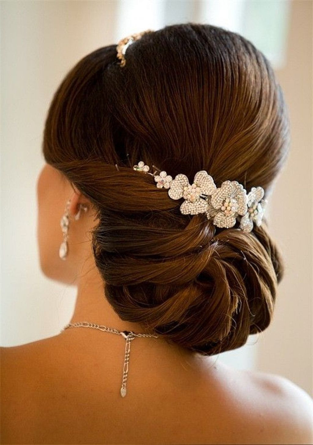 Wedding Bun Hairstyle
 40 chic wedding hair updos for elegant brides elegant bun