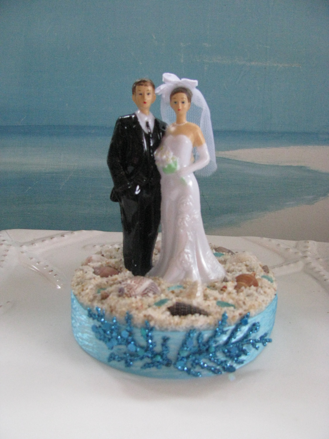 Wedding Cake Toppers Bride And Groom
 Bride and Groom Beach Wedding Cake Topper Seashell Wedding
