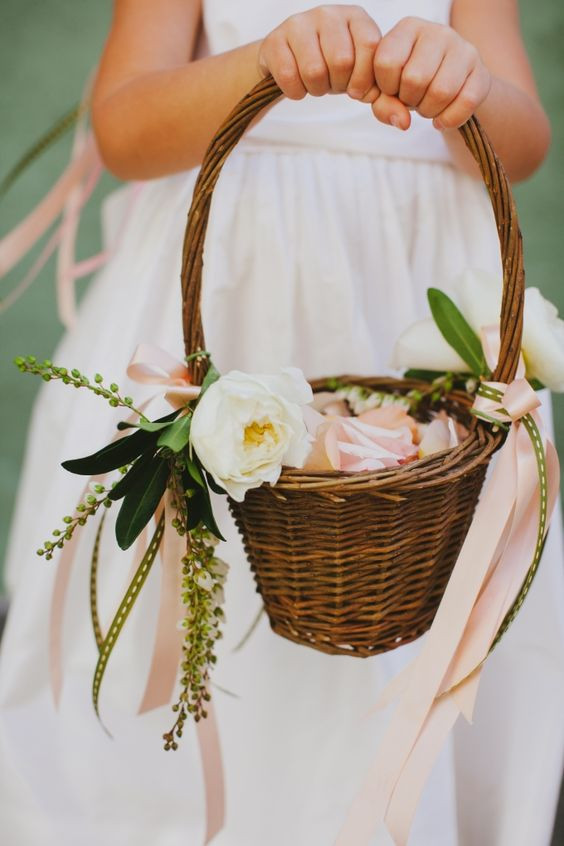 Wedding Flower Basket
 26 Easy Ways To Use Baskets At Your Wedding Weddingomania