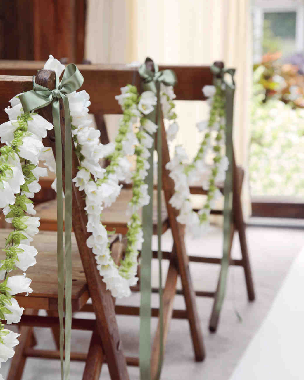 Wedding Garland DIY
 DIY Fresh Flower Garlands