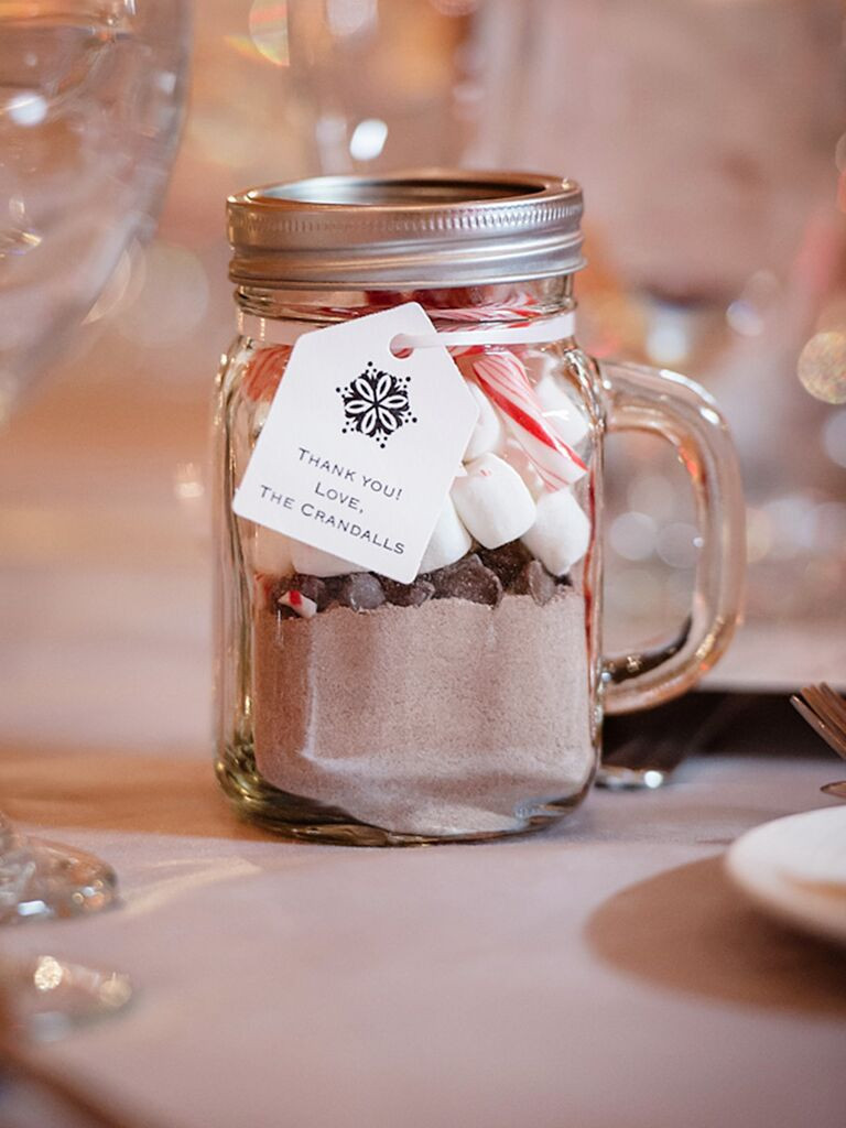 Wedding Gifts For Guest
 25 DIY Wedding Favors for Any Bud