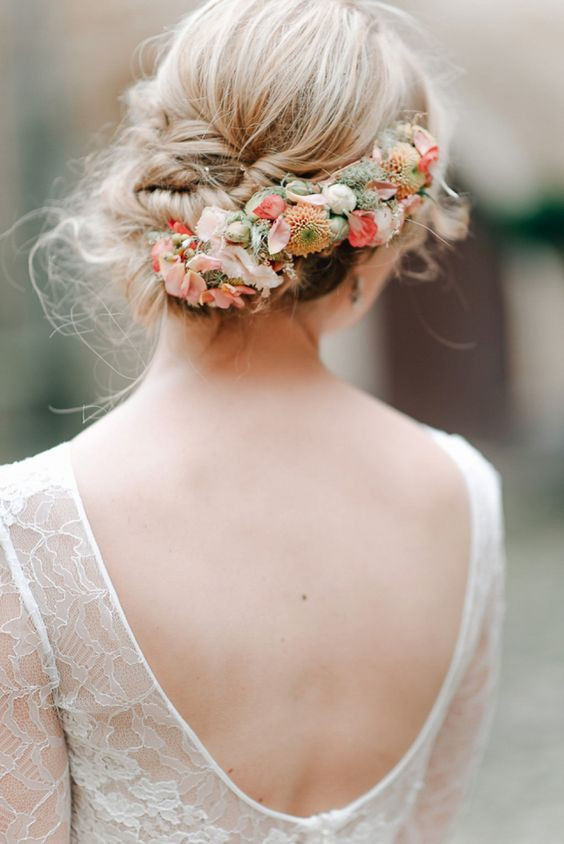 Wedding Hair Flower
 38 Gorgeous Wedding Hairstyles With Fresh Flowers