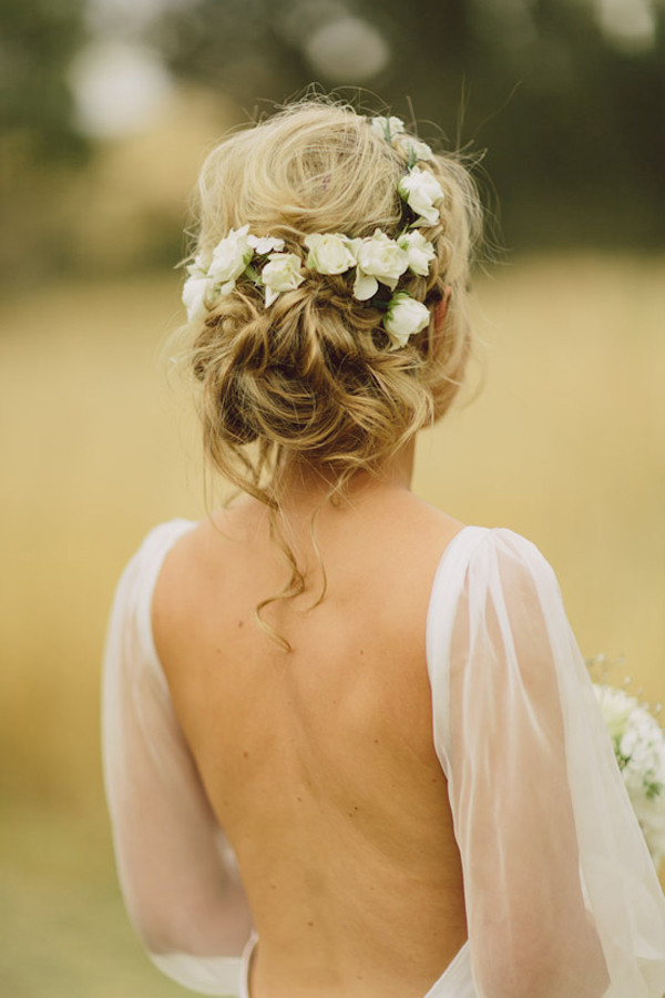 Wedding Hair Flower
 Wedding Hairstyles 15 Fab Ways to Wear Flowers in Your