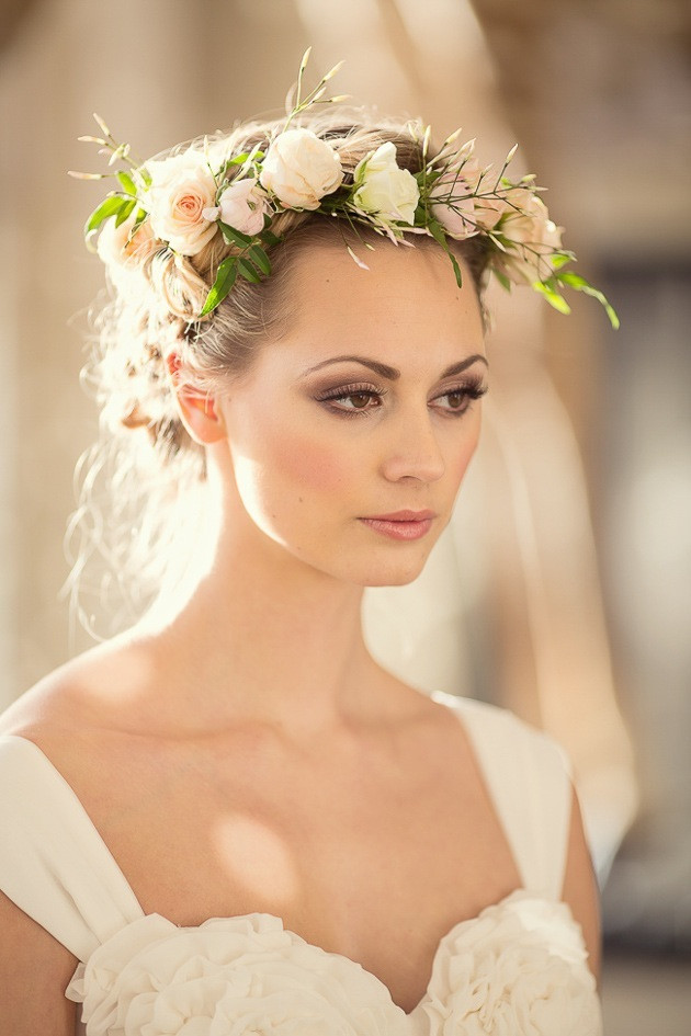Wedding Hair Flower
 Tips and Ideas for Wearing Fresh Flowers in Your Hair for