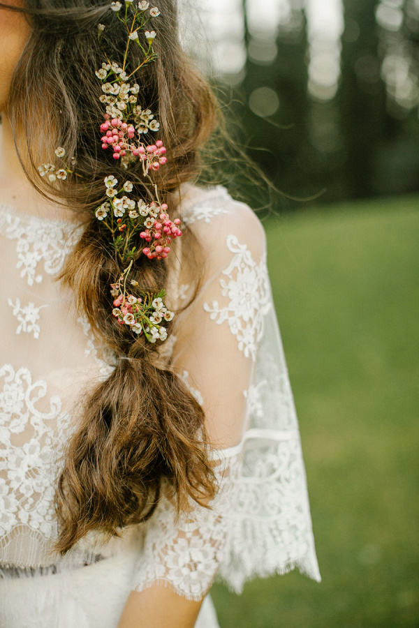 Wedding Hair Flower
 20 Gorgeous Wedding Hairstyles with Flowers EverAfterGuide