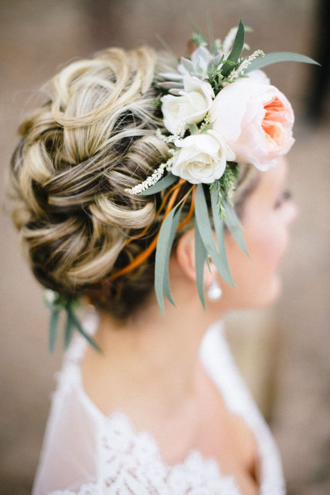 Wedding Hair Flower
 20 Gorgeous Wedding Hairstyles with Flowers EverAfterGuide