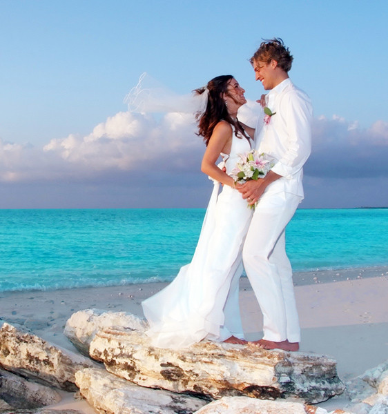Wedding In The Beach
 wedding couple on beach 1 562px w Bahama Beach Club