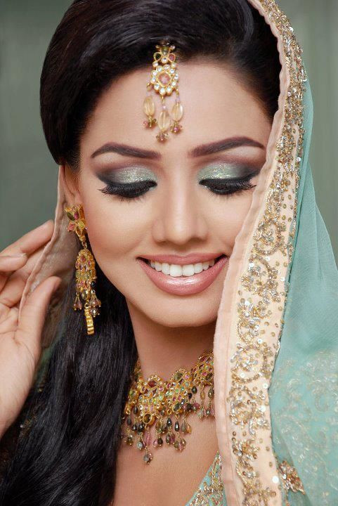 Wedding Makeup Asian
 Asian Pakistani Bridal Eye Makeup Made Easy In 10 Simple Steps