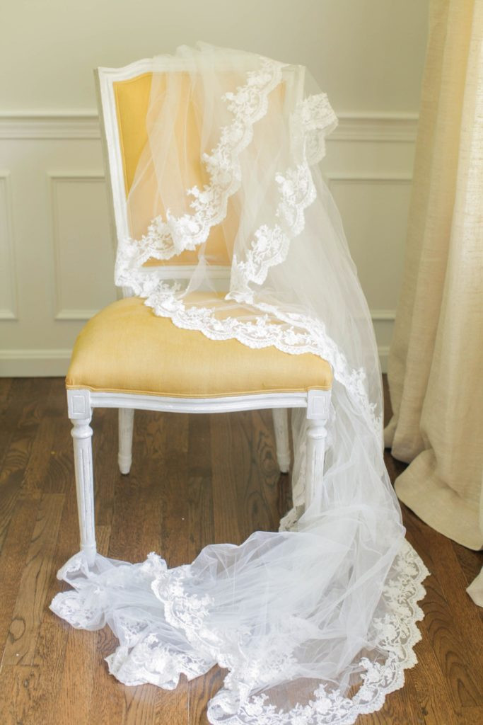 Wedding Veils DIY
 Here es the Bride DIY Wedding Veils