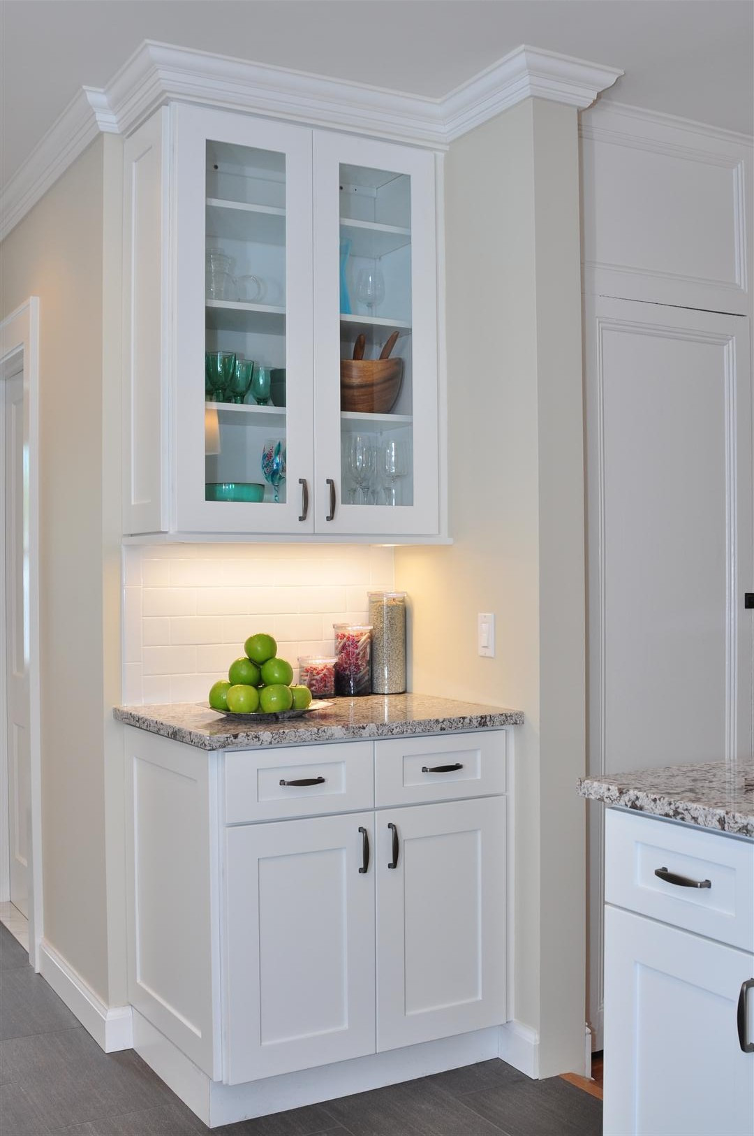 White Kitchen Cabinet Handles
 Aspen White Shaker Ready To Assemble Kitchen Cabinets