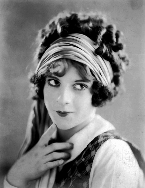 Women'S Hairstyles 1920S
 Chelsea s Style Tips Evolution of Hairstyles 1910 s 1920 s