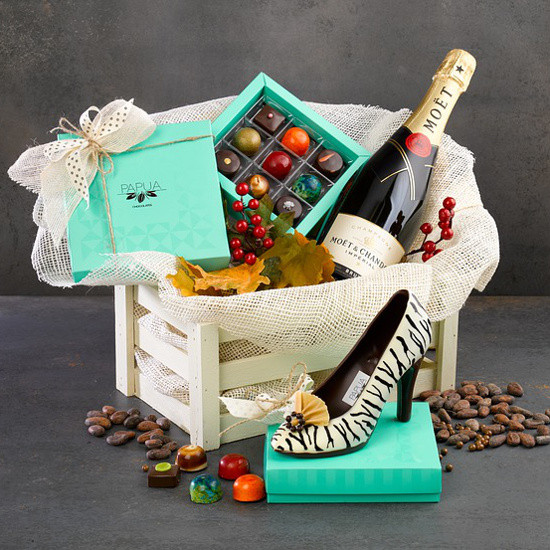 Christmas Gift Ideas For Couples
 25 Christmas Gift Basket Ideas to Put To her
