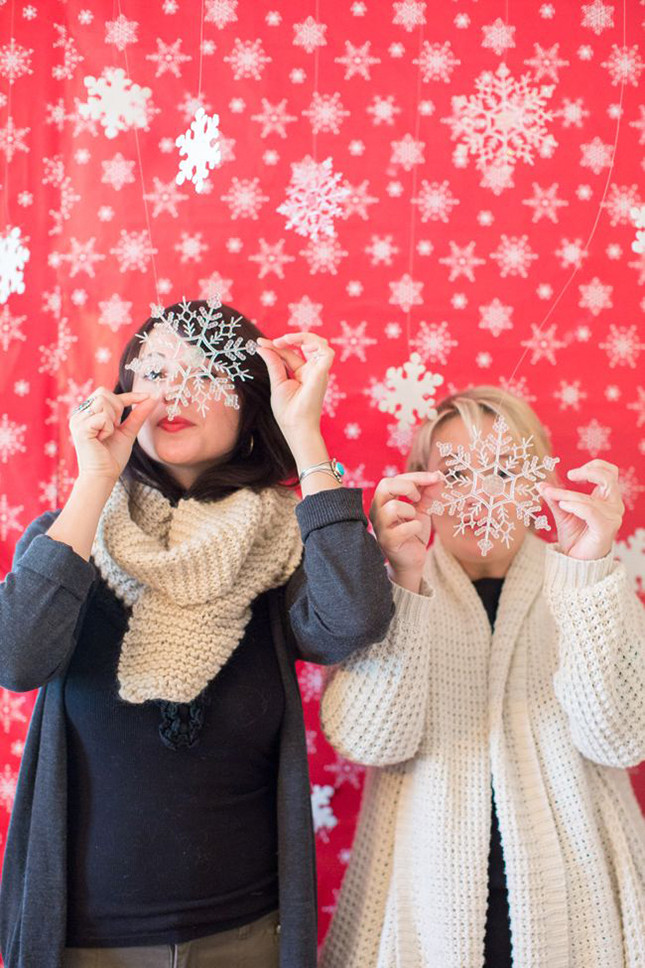 Christmas Photo Booth Ideas
 ‘Tis the Season to Smile 15 Holiday Booth Ideas