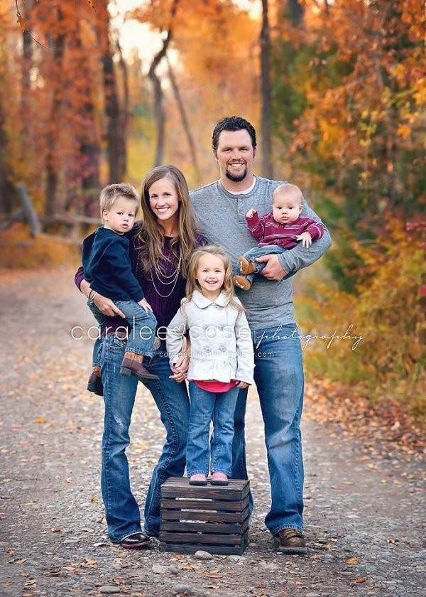 Fall Family Photo Ideas
 Cozy 27 Fall Family Ideas You ve Just Got to See