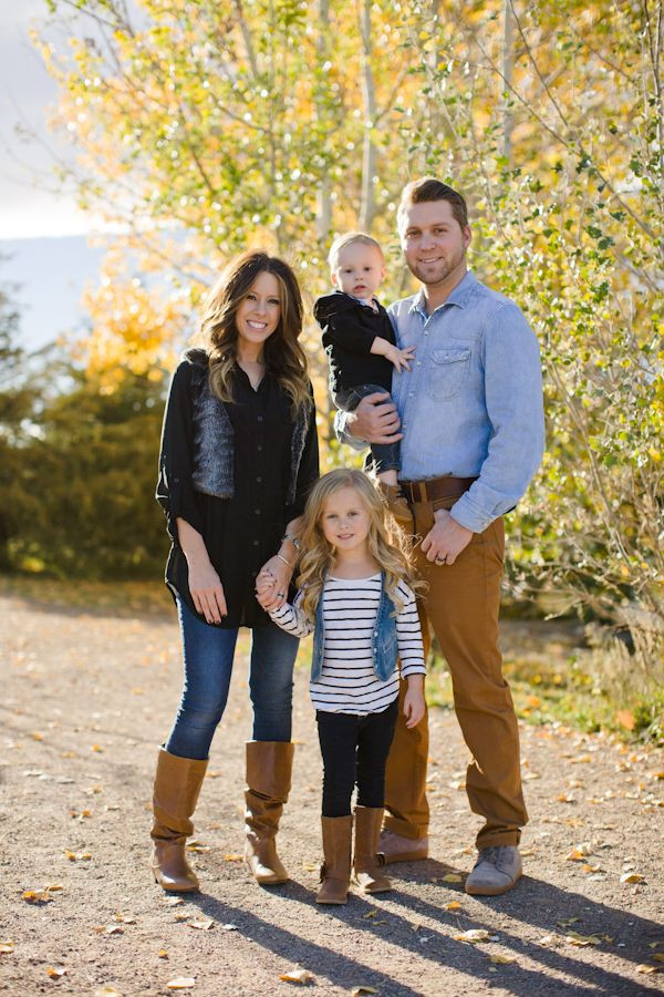 Fall Family Photo Ideas
 Fall Colorado Family Session Inspired By This
