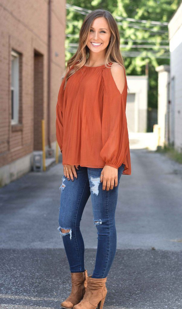 Fall Senior Picture Outfit Ideas
 Go all out in this Rust Cold Shoulder Top The perfect