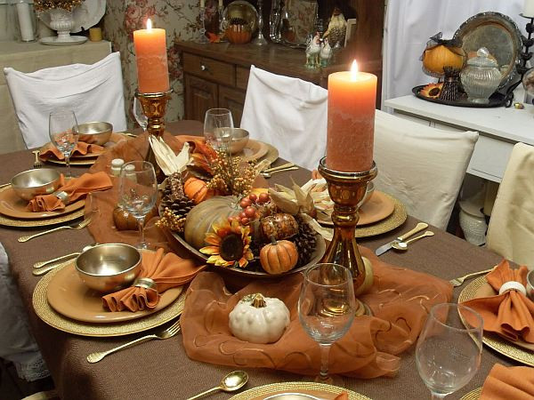 Fall Table Decoration Ideas
 Decorating with a Vintage Farmhouse Inspiration