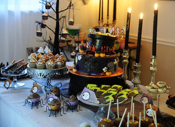 Halloween Tables Ideas
 Inspiring Halloween table decorations to celebrate this