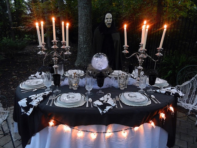 Halloween Tables Ideas
 20 Halloween Inspired Table Settings to Wow Your Dinner