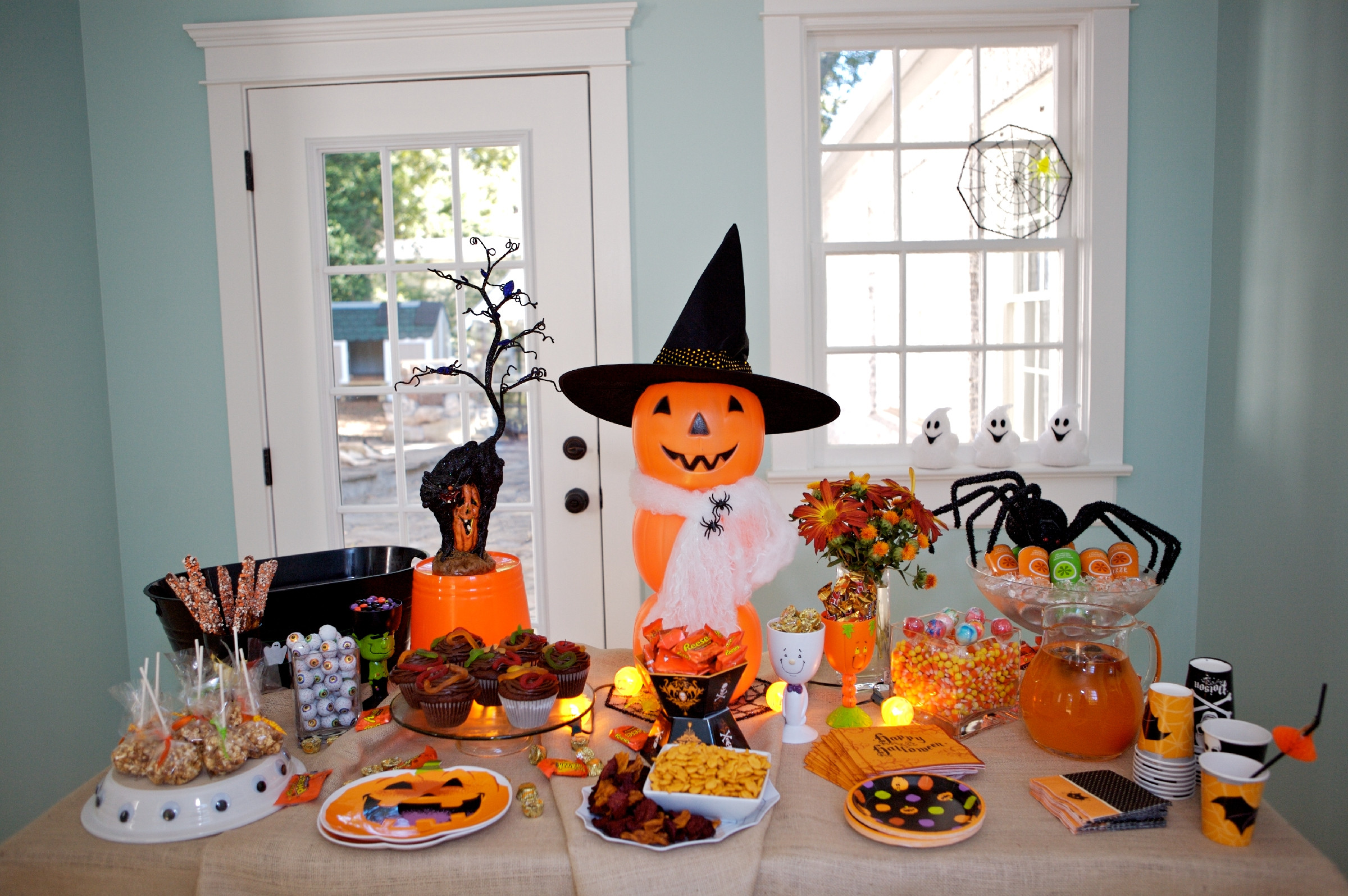 Halloween Tables Ideas
 Martie Knows Parties BLOG Host a Neighborhood