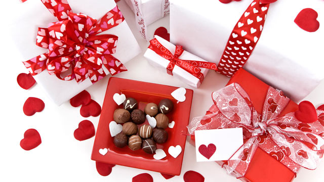 Valentines Day Online Gifts
 Valentine s Day Gift Guide For New Flings and Longtime