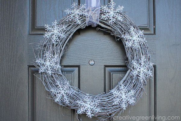 Winter Wreaths Diy
 How to make an easy DIY winter wreath FiberArtsy