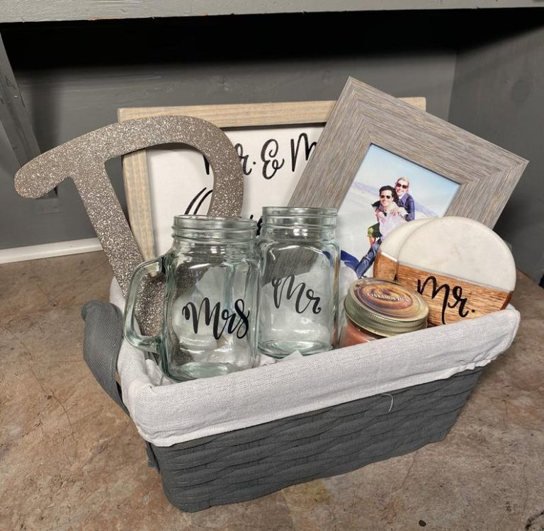 Couples Gift Ideas
 15 Best Engagement Gift Basket Ideas for Couples wedding