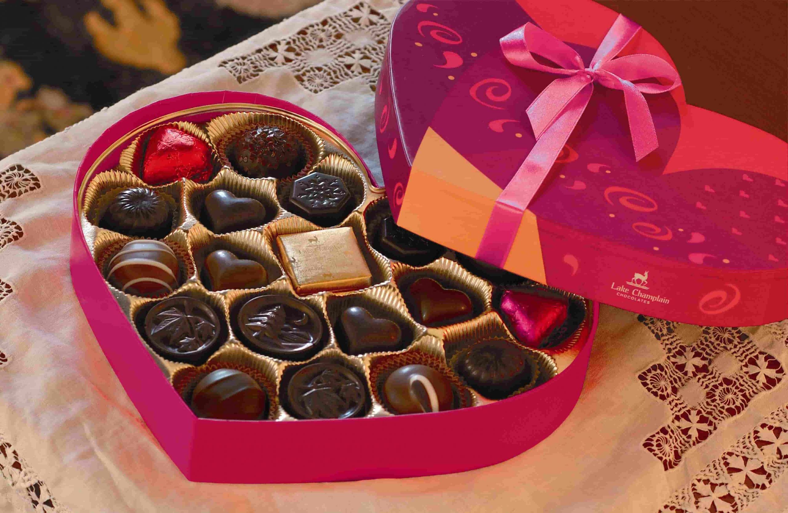 Valentines Day Candy Gift
 Mesmerizing Valentine s Day Chocolate & Chocolate Gift